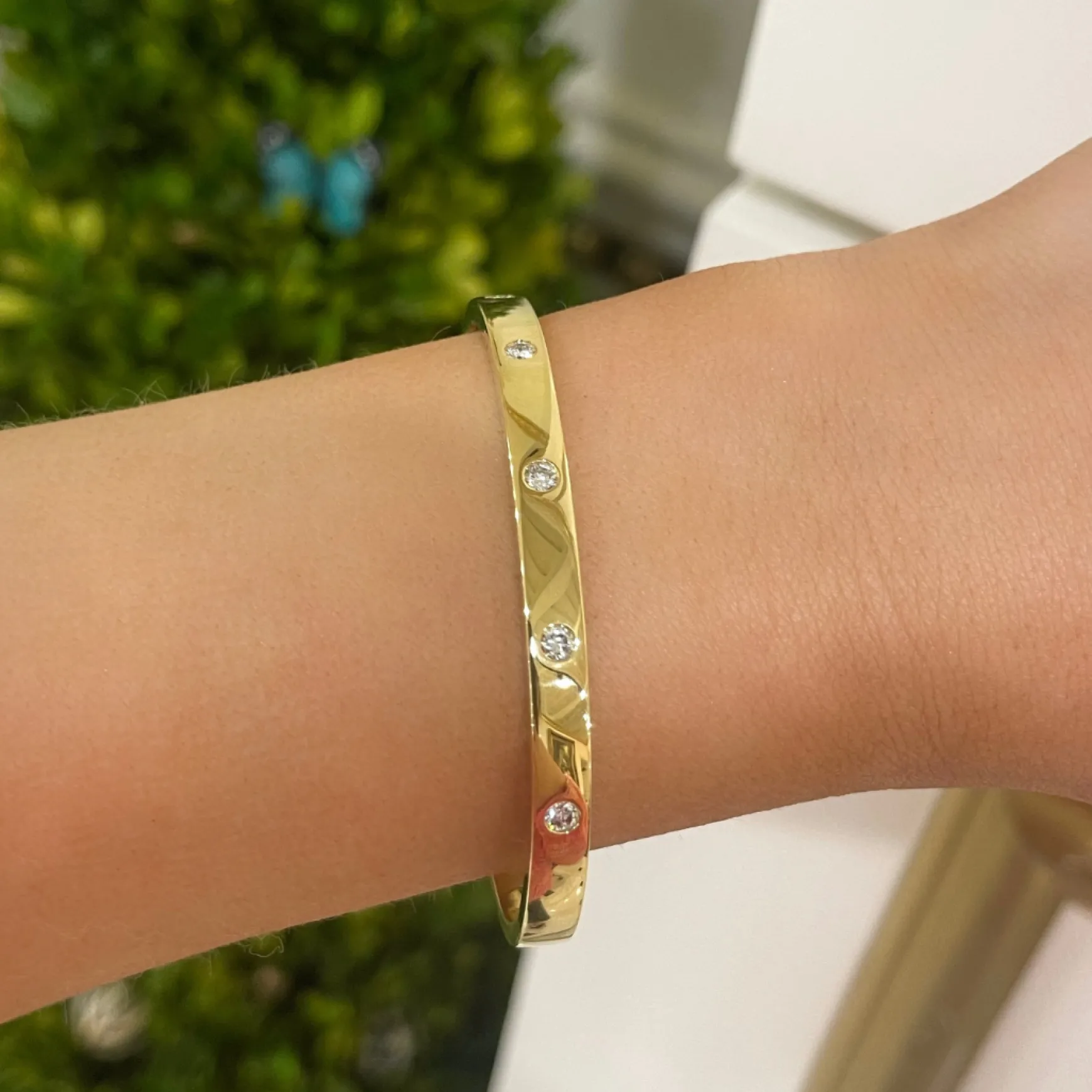 Amour Gold and Diamond Station Bangle